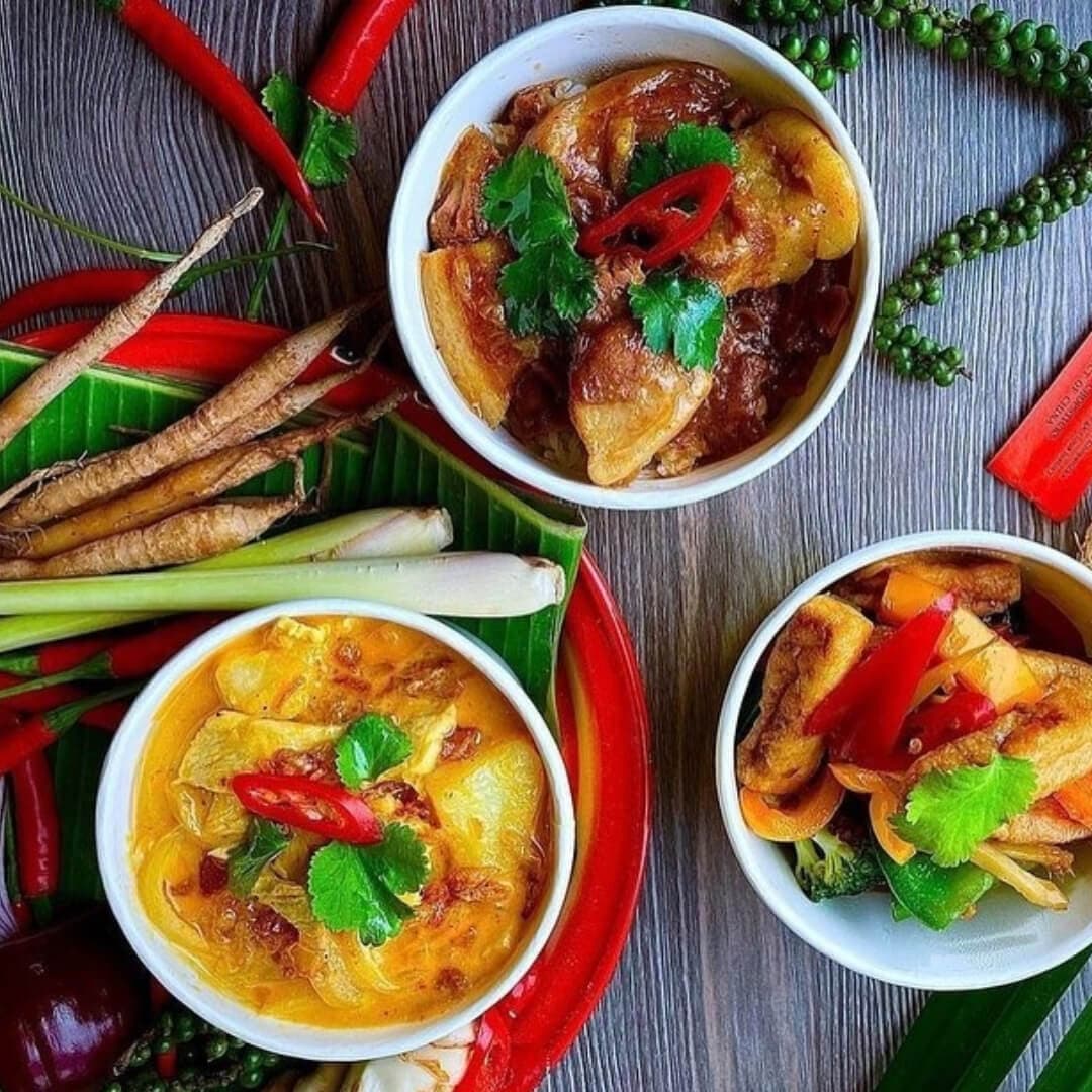 Jino’s Thai Cafe curry
