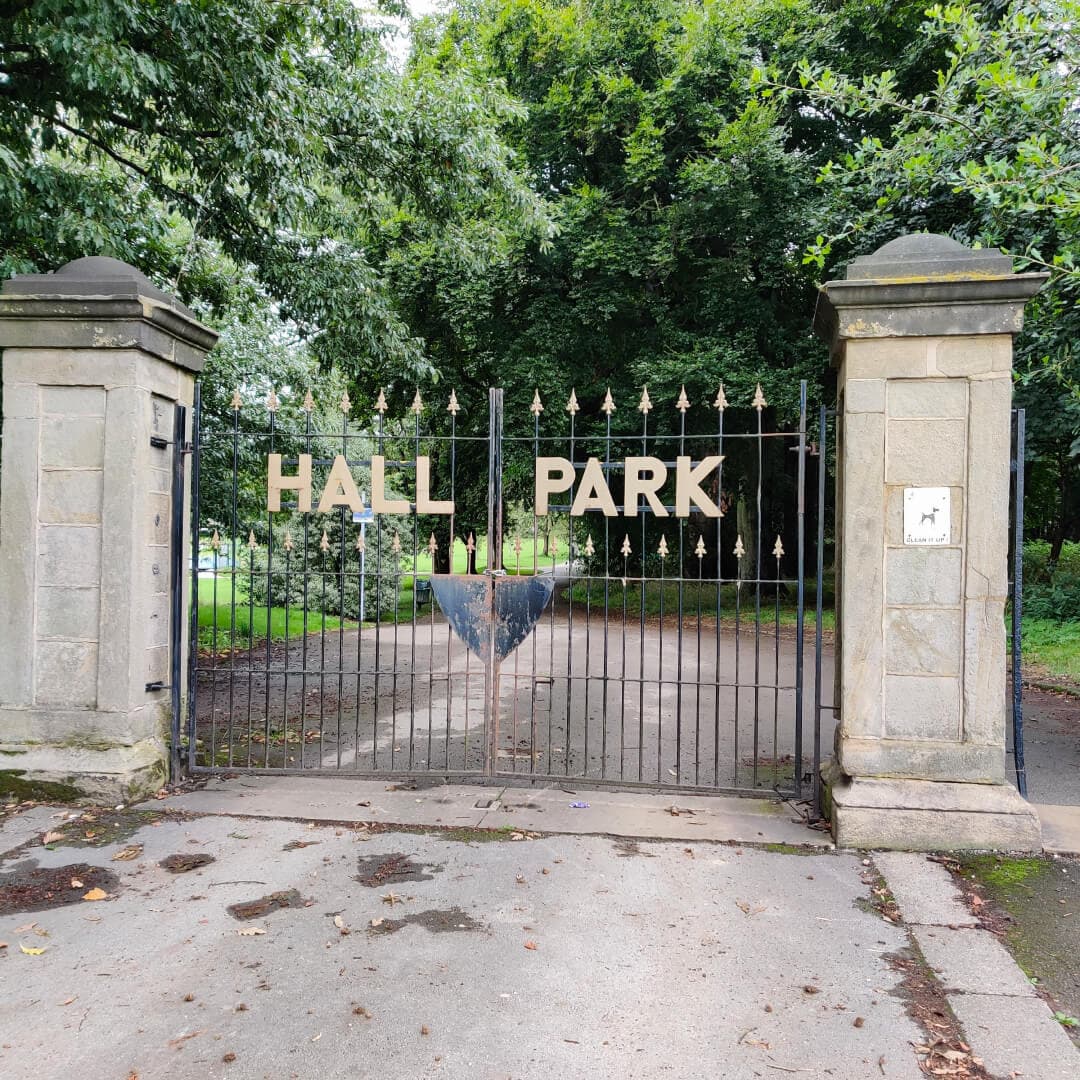 Horsforth Hall Park gates