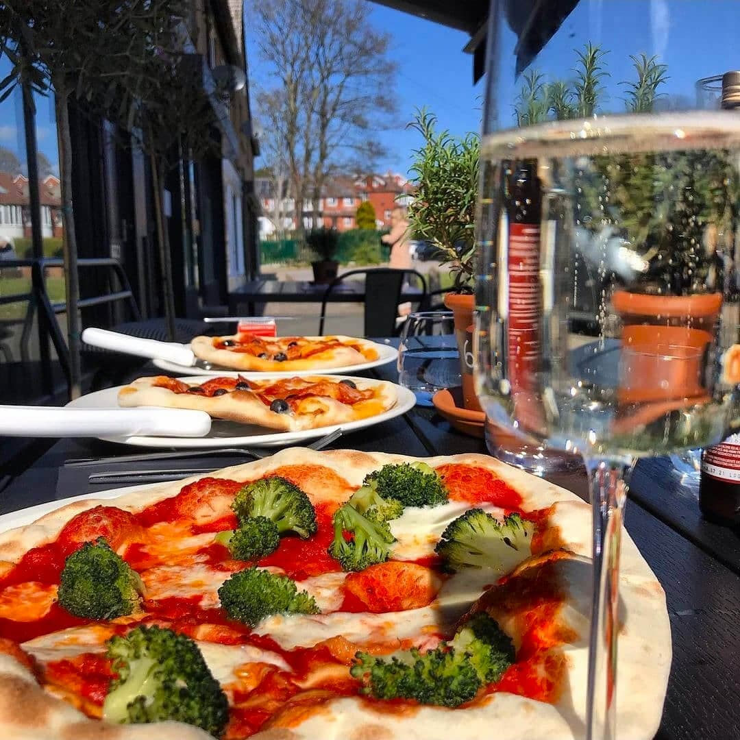 The Leeds Deli pizza outside