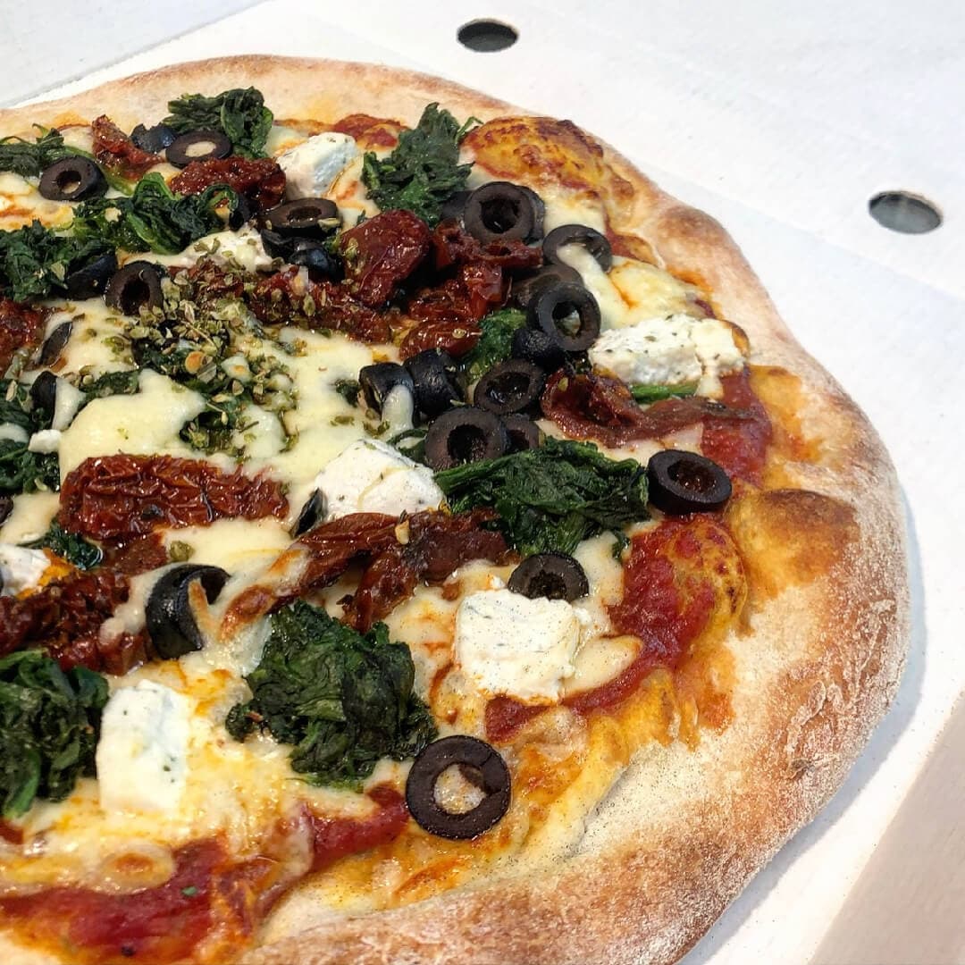 Harpos Pizza - Pizza in box