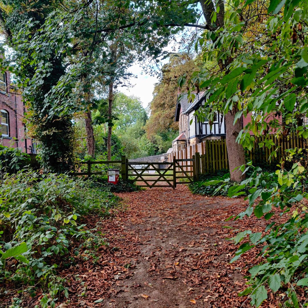 Dagmar Wood gated entrance