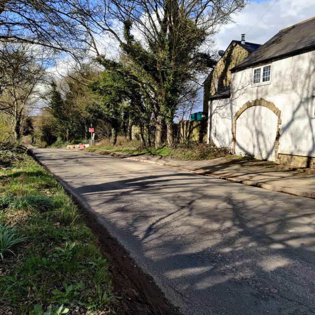 Cross King Lane to get to footpath for the Meanwood Valley Trail