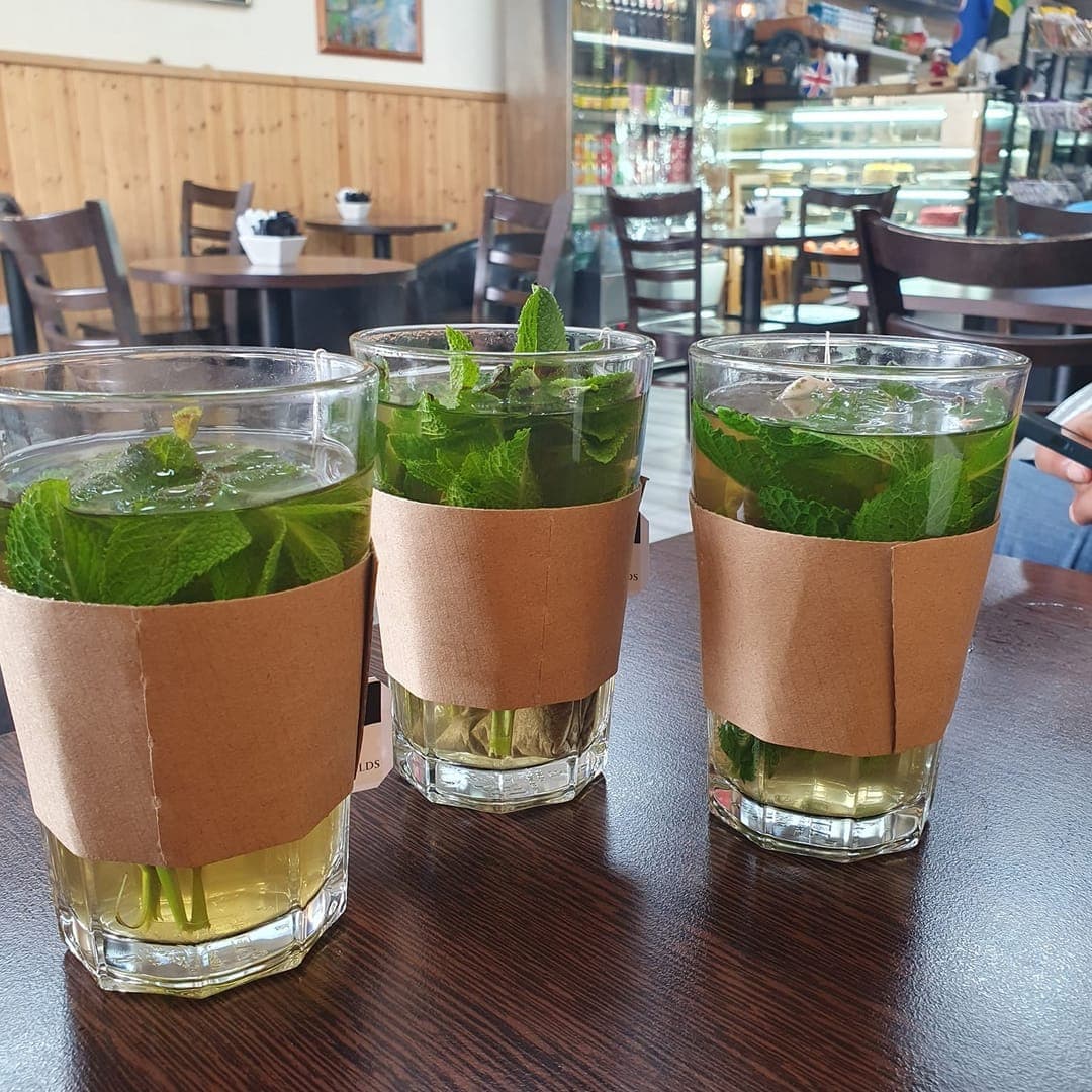 Aromatik — mint teas with café interior