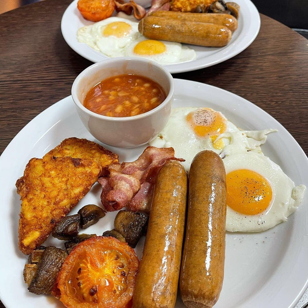 Aromatik — full English breakfast