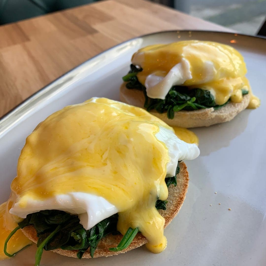 Cafe Espresso — eggs florentine with hollandaise sauce