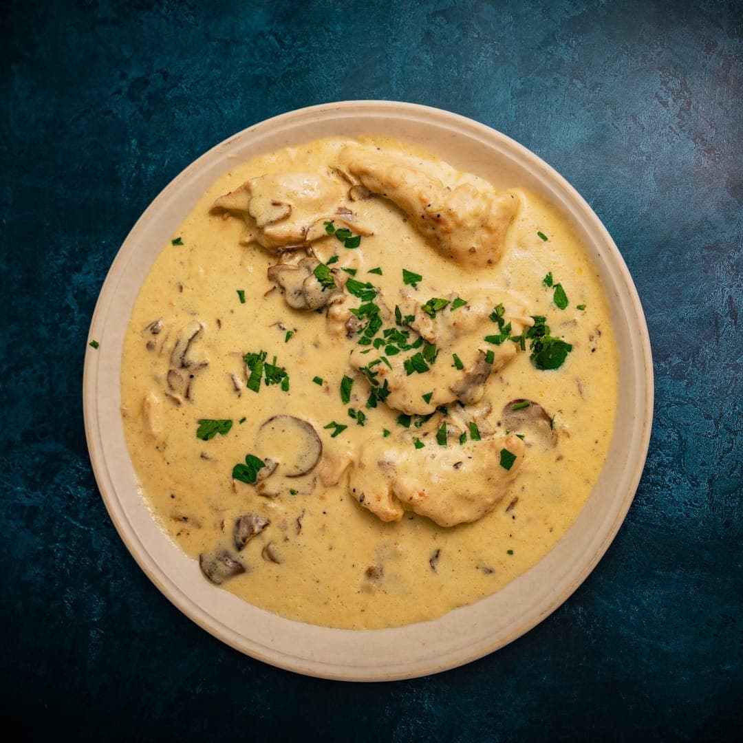 The Station House Garforth — pollo a la crema chicken dish