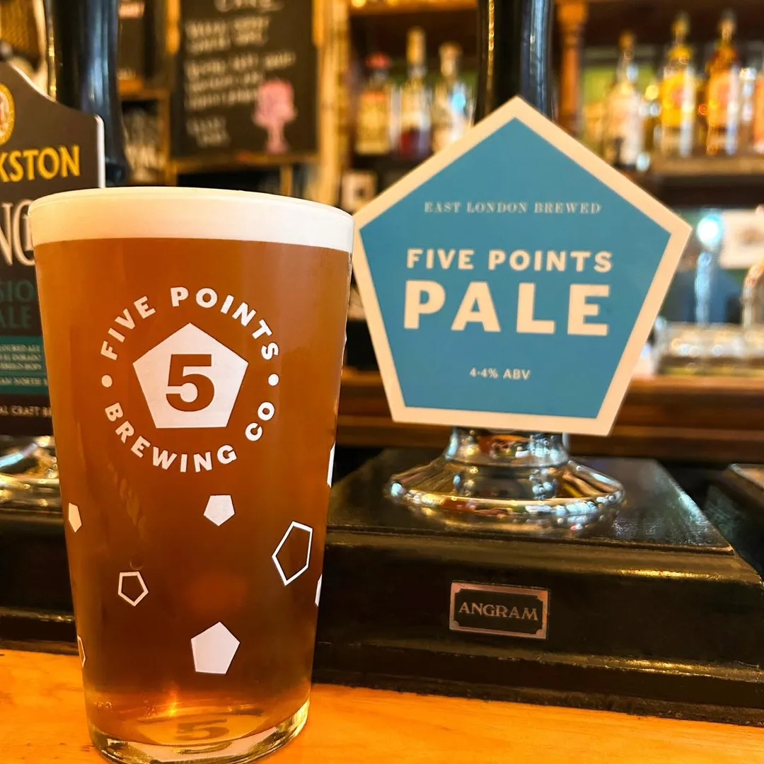 Five Points Pale ale pint with bar backdrop at Wapentake Leeds
