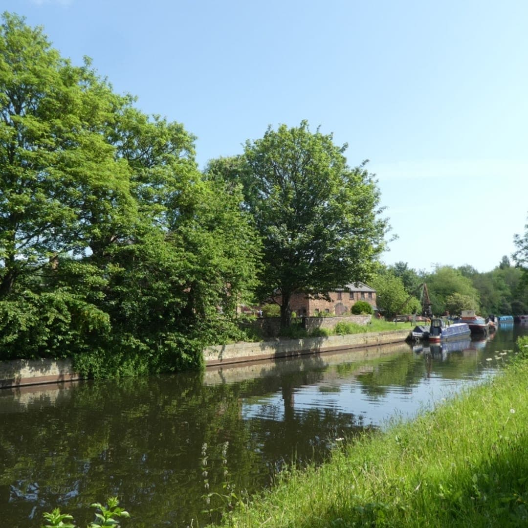 Aire and Calder Navigation passing Thwaites Mill, Leeds