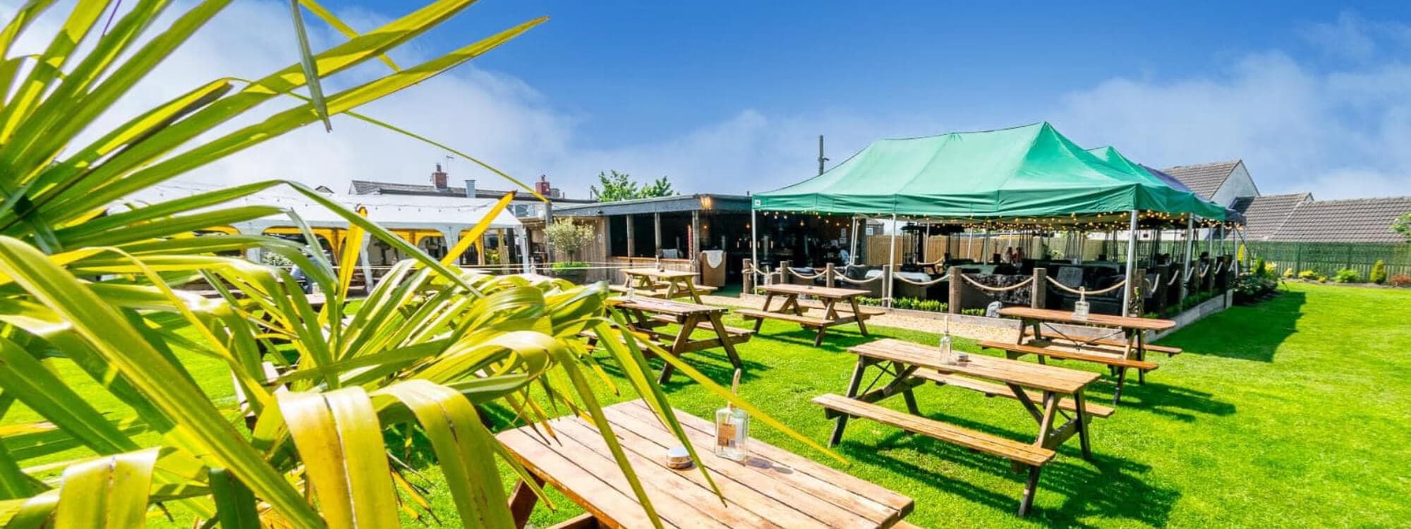 Hare & Hounds Pub Tingley Beer Garden