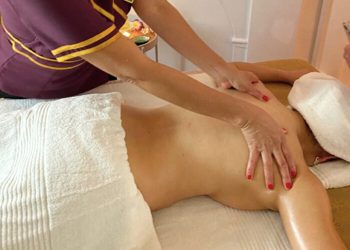 Couples massage at Rosa Thai date idea